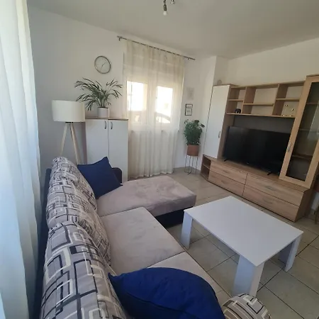Elena With Free Parking And Terrace Апартаменты Задар