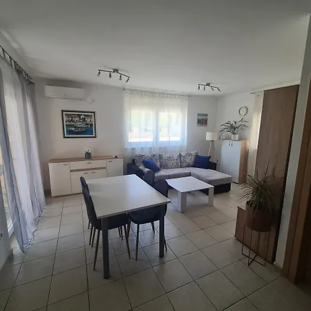 Elena With Free Parking And Terrace زادار