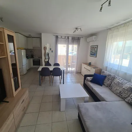 Elena With Free Parking And Terrace Apartment *