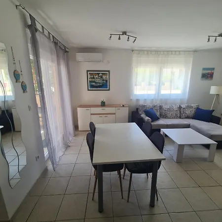 Апартаменты Elena With Free Parking And Terrace *