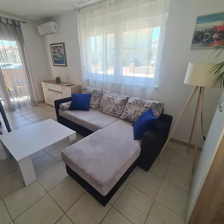 Apartment Elena With Free Parking And Terrace