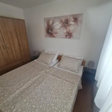 Elena With Free Parking And Terrace Апартаменты