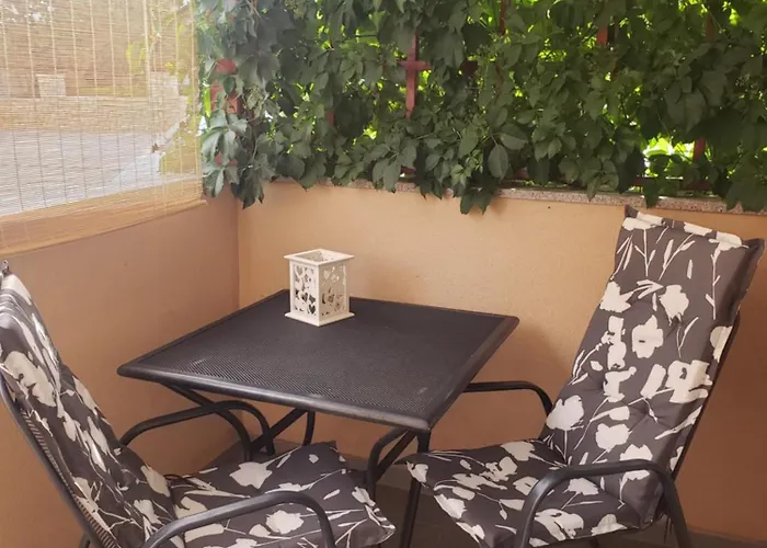 Lägenhet Elena With Free Parking And Terrace *