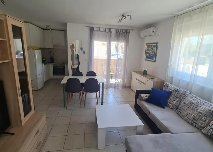 Elena With Free Parking And Terrace Lägenhet *