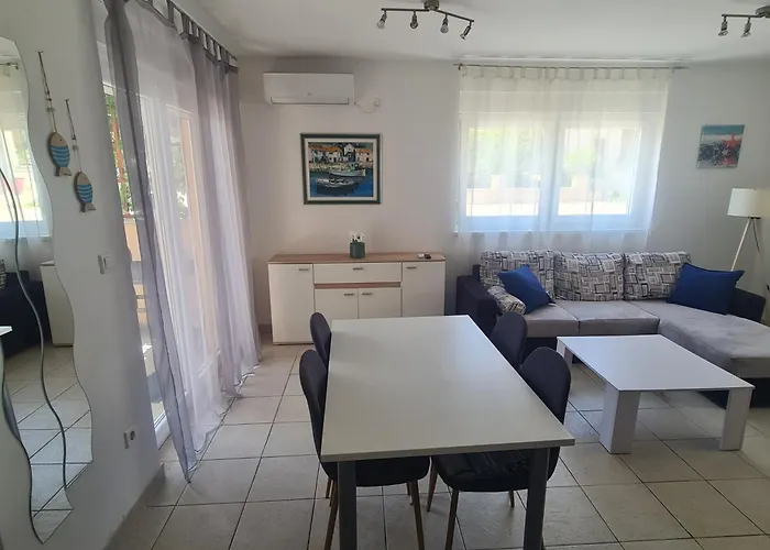 Lägenhet Elena With Free Parking And Terrace *