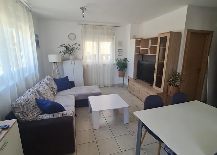 Elena With Free Parking And Terrace Lägenhet