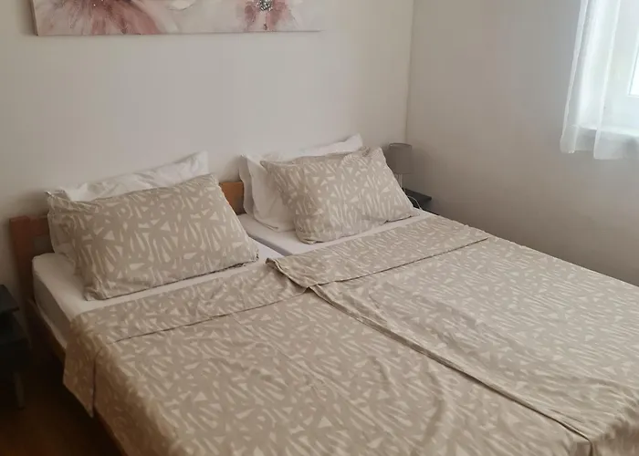 Elena With Free Parking And Terrace Lägenhet *